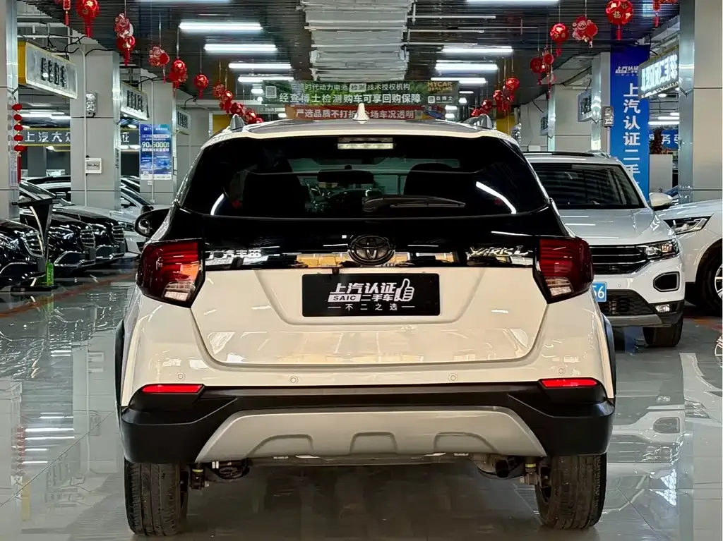 Toyota Yaris L — фото 2