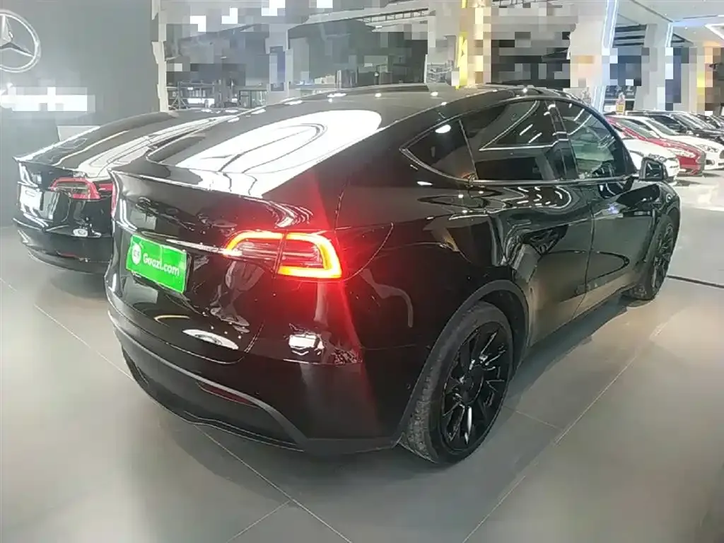 Tesla Model Y — фото 4