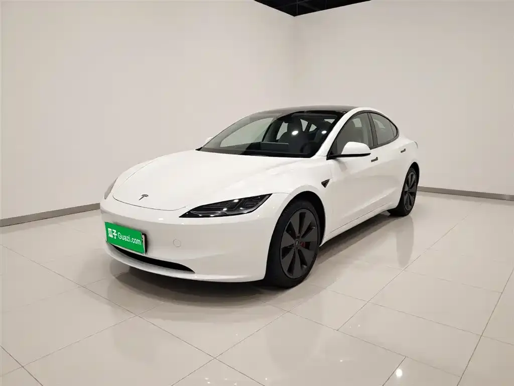 Tesla Model 3 — фото 1
