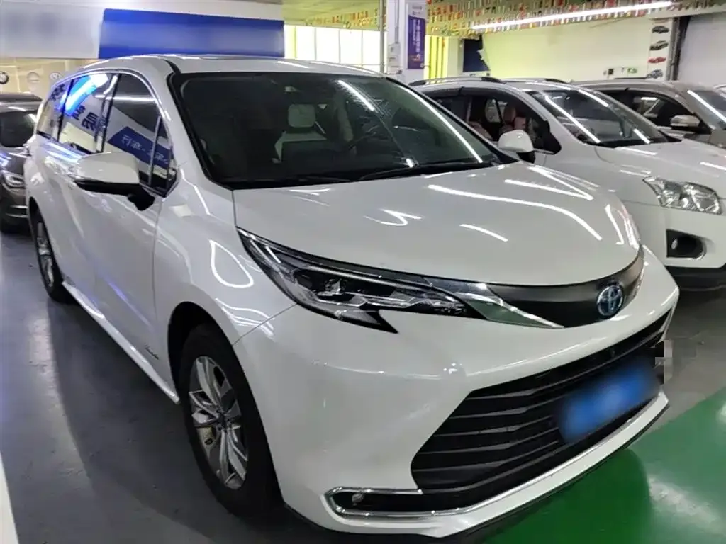Toyota Sienna 2023 из CN, фото 4