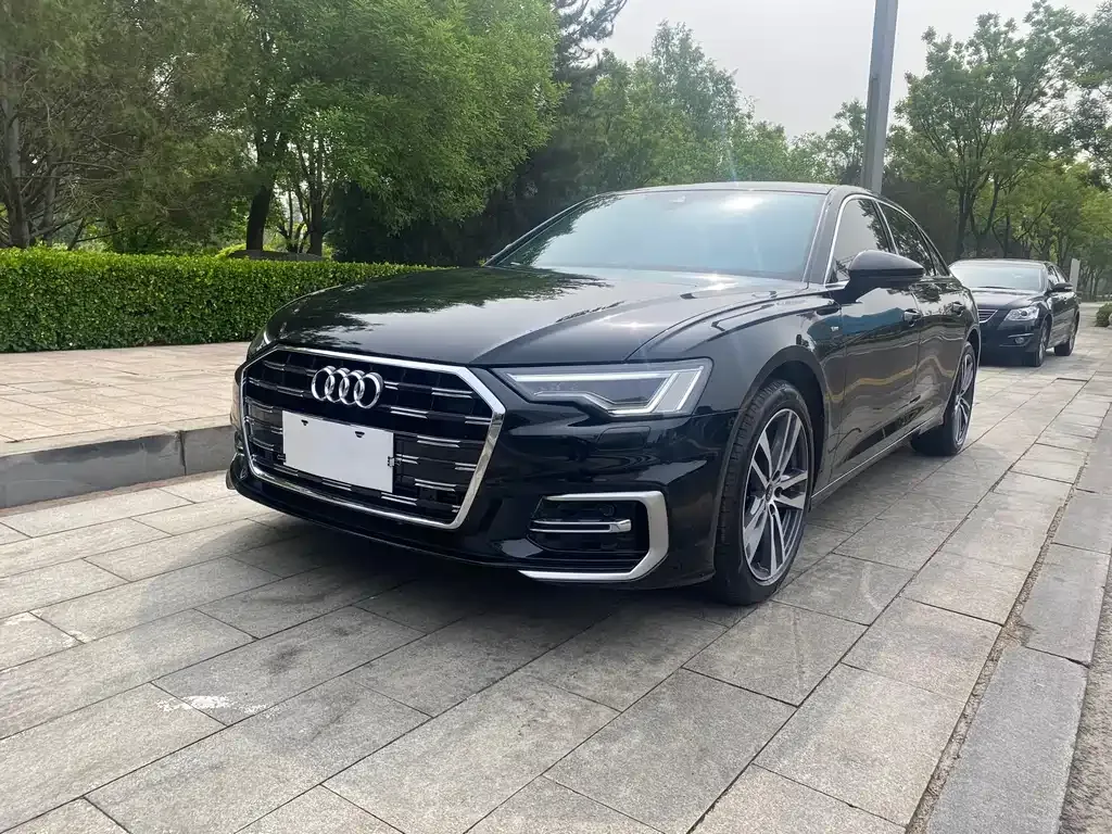 Audi A6L — фото 1