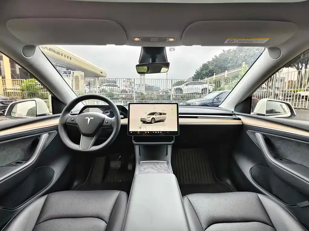 Tesla Model Y — фото 4