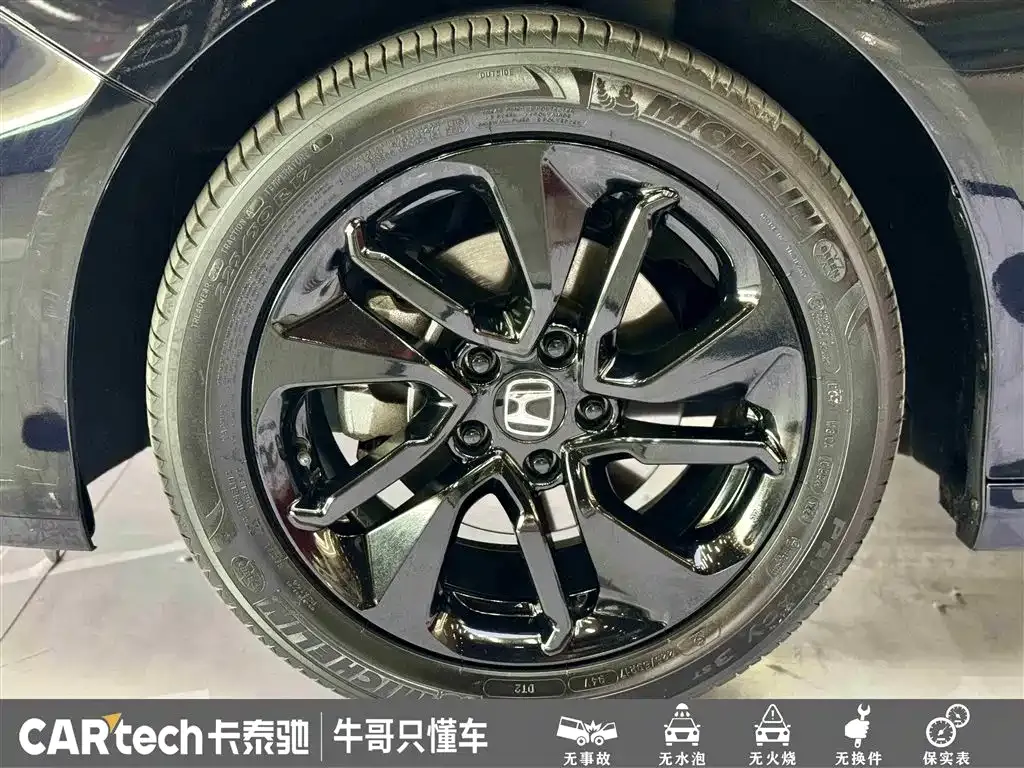Honda Accord — фото 10