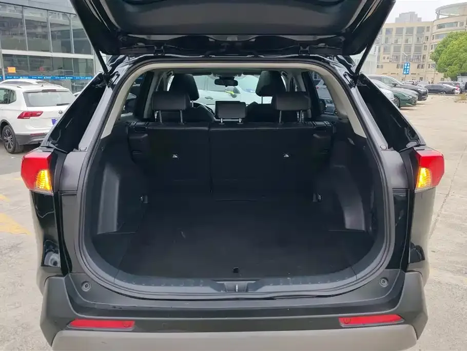 Toyota RAV4 — фото 4