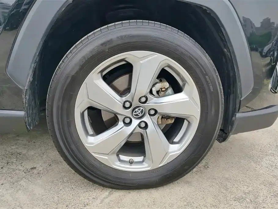 Toyota RAV4 — фото 7