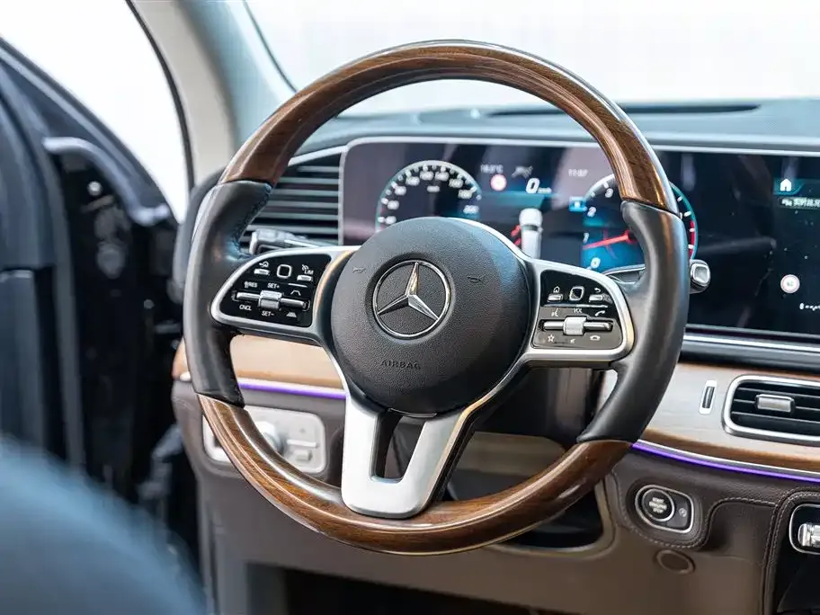 Mercedes-Benz GLS — фото 7