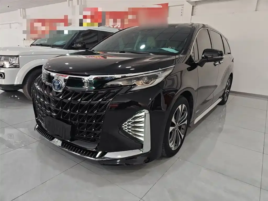 Toyota Granvia — фото 1
