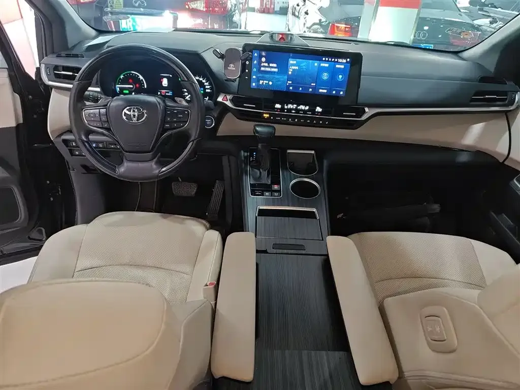 Toyota Granvia — фото 9