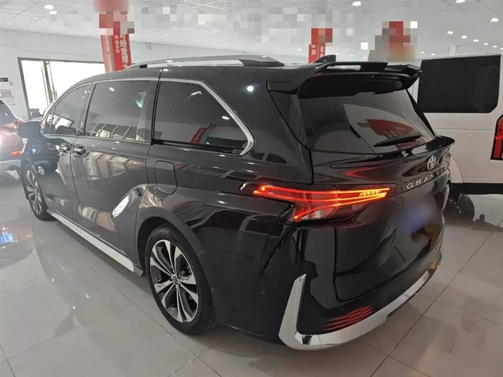 Toyota Granvia — фото 6