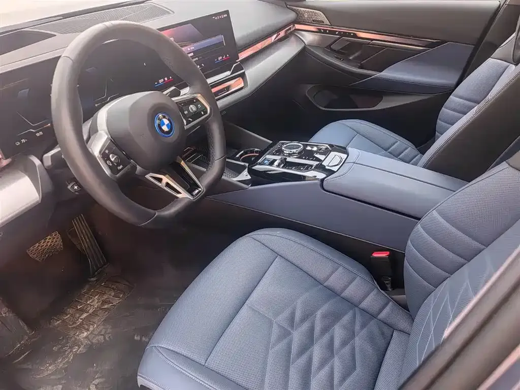 BMW i5 — фото 10