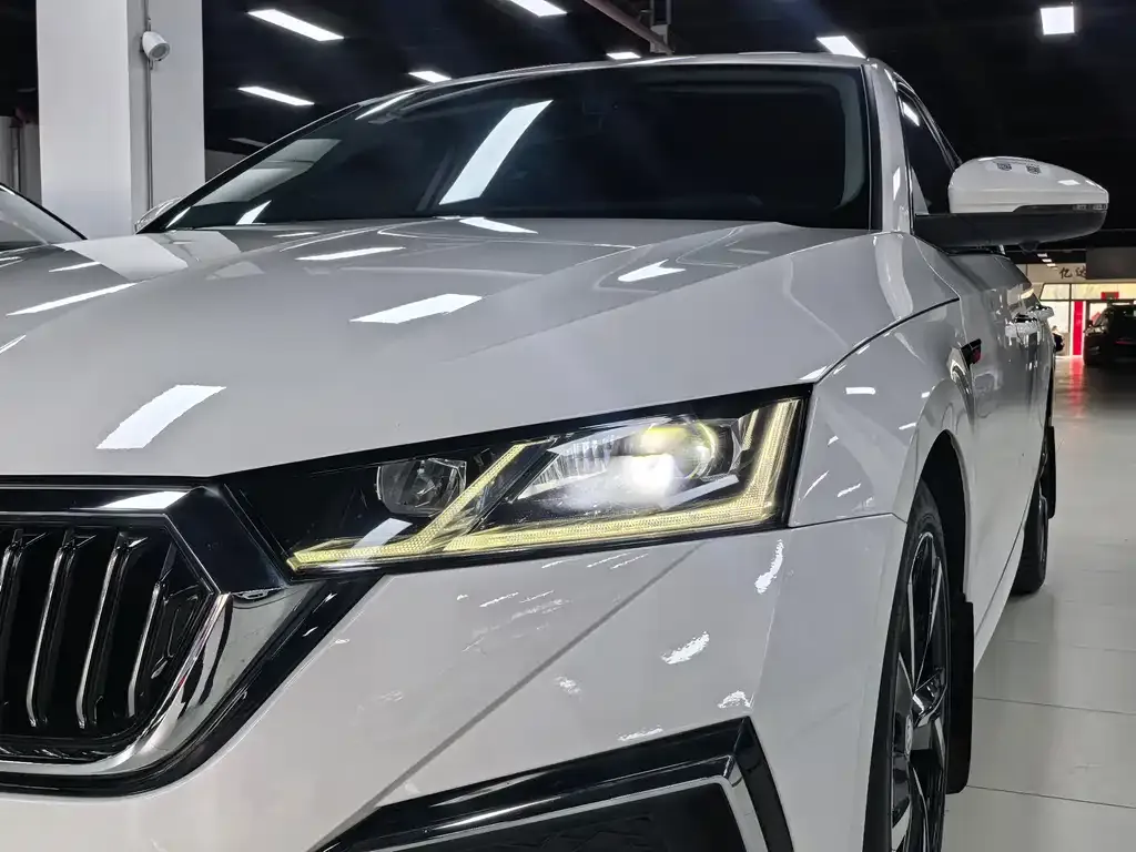 Skoda Octavia — фото 10