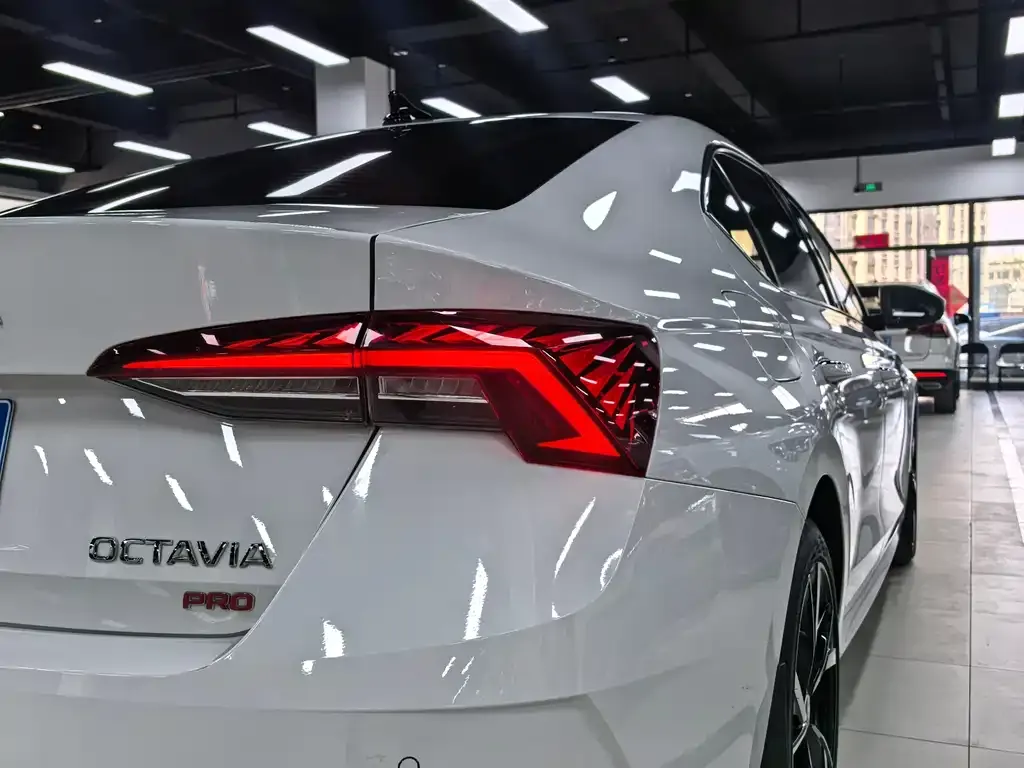 Skoda Octavia — фото 9