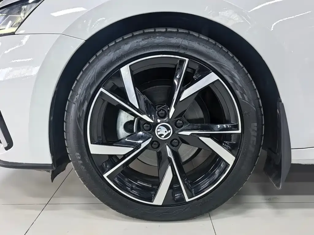 Skoda Octavia — фото 7