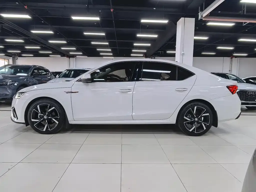 Skoda Octavia — фото 5