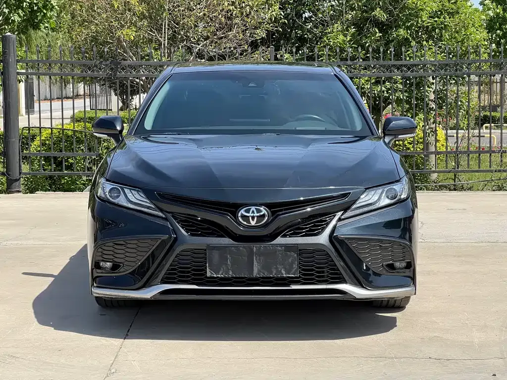 Toyota Camry — фото 6