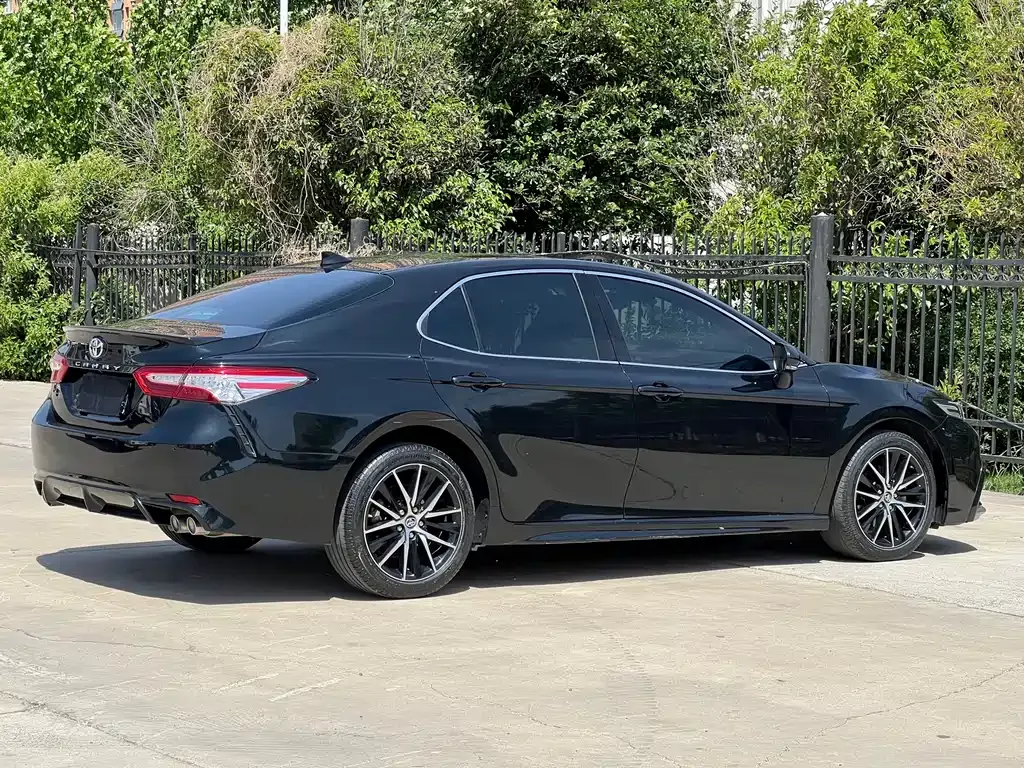 Toyota Camry — фото 3