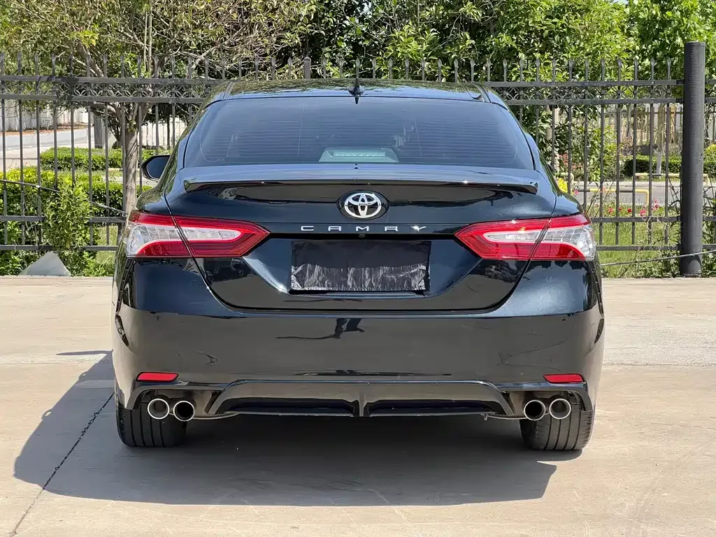 Toyota Camry — фото 8