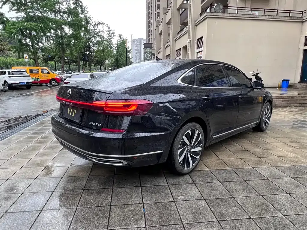 Volkswagen Passat — фото 8