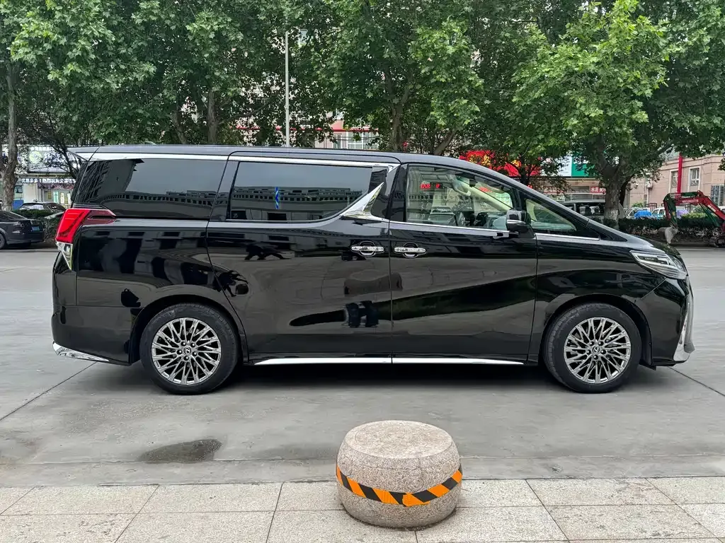 Toyota Vellfire 2023 из CN, фото 8