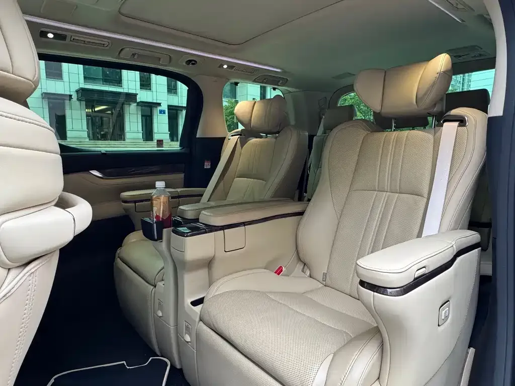 Toyota Vellfire 2023 из CN, фото 4
