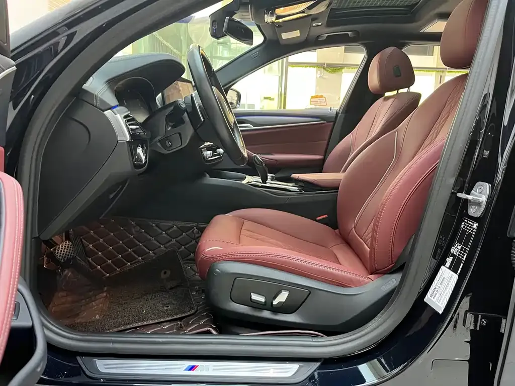 BMW 5 Series 2023 из CN, фото 9