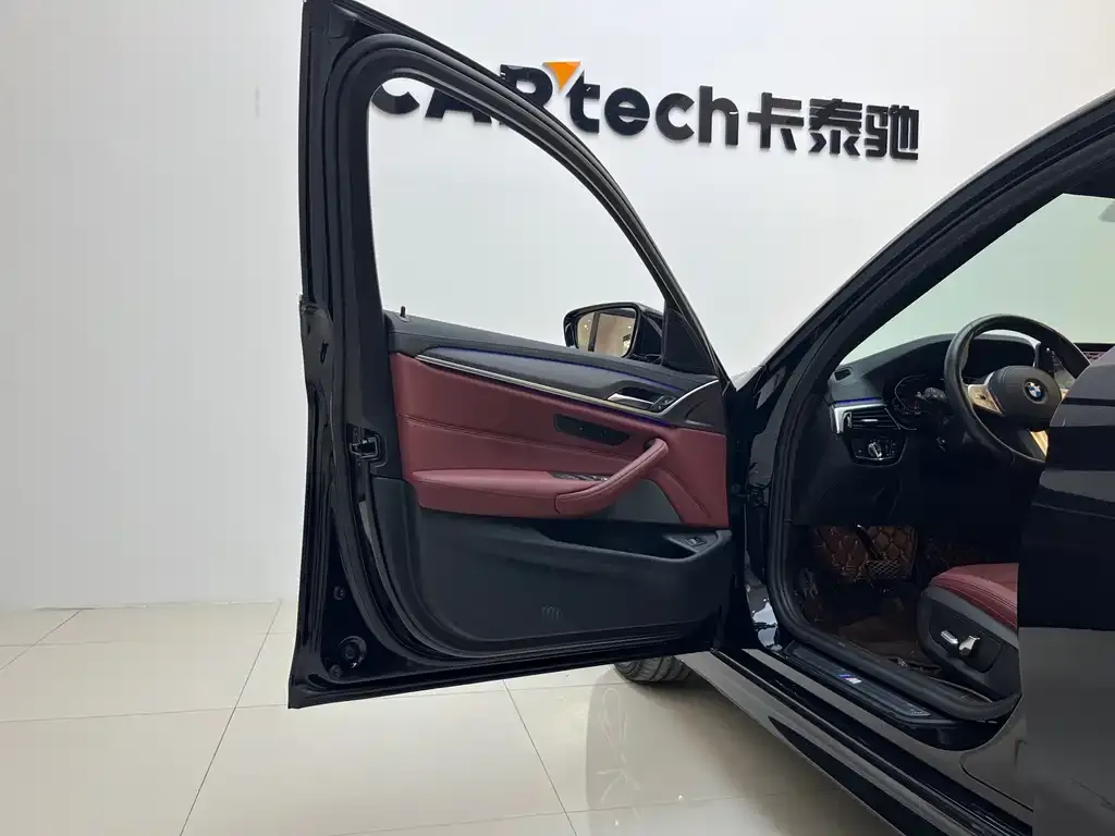 BMW 5 Series 2023 из CN, фото 2