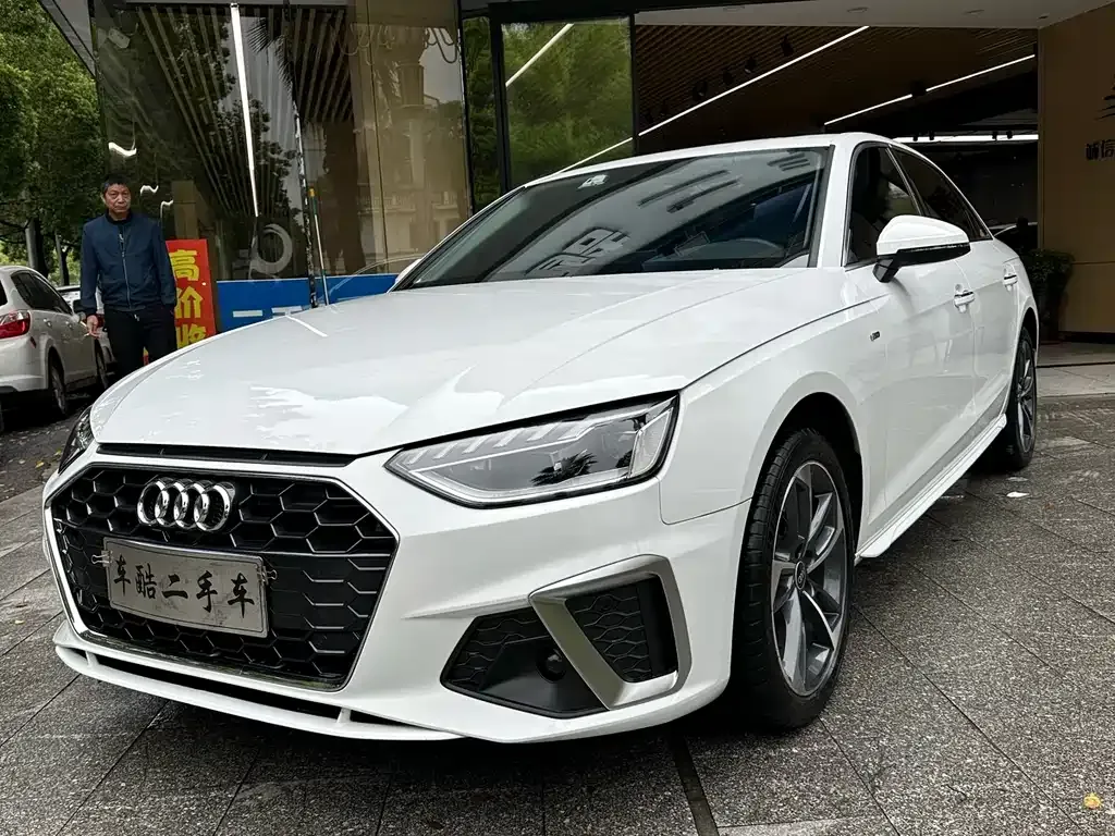 Audi A4L 2022 из CN, фото 1