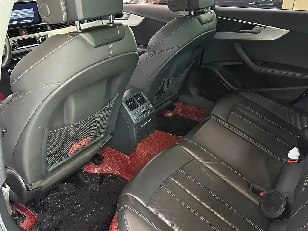 Audi A4L 2022 из CN, фото 2