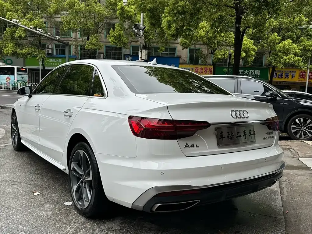 Audi A4L 2022 из CN, фото 5