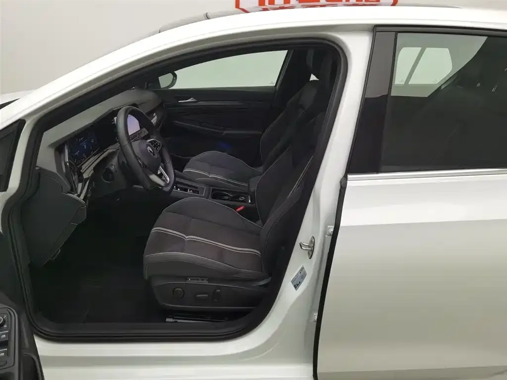 Volkswagen Golf 2023 из CN, фото 9