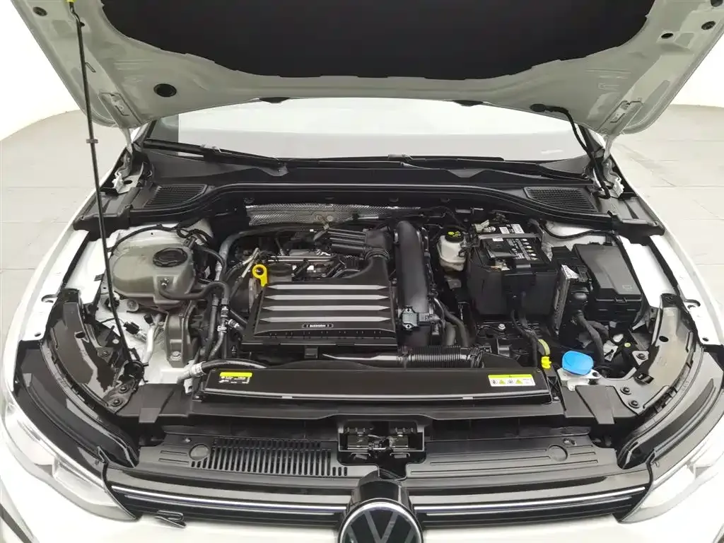 Volkswagen Golf 2023 из CN, фото 10