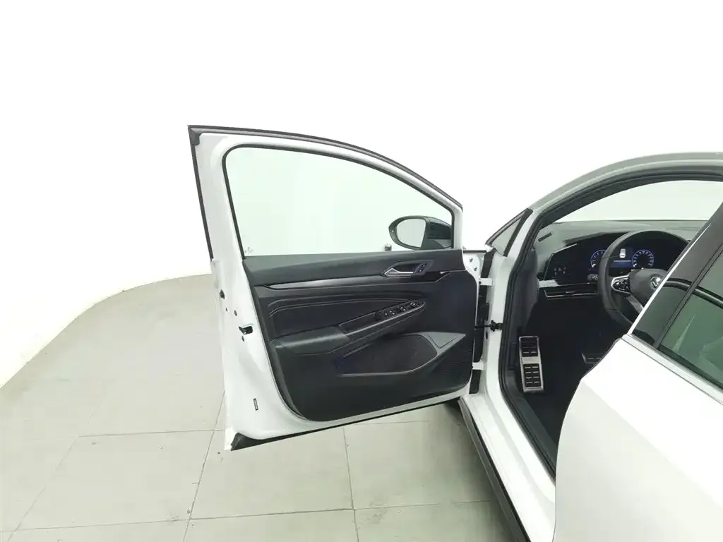 Volkswagen Golf 2023 из CN, фото 4