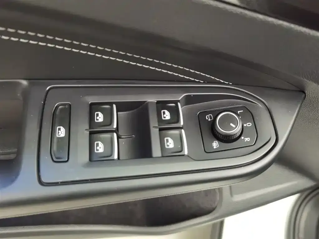 Volkswagen Golf 2023 из CN, фото 7