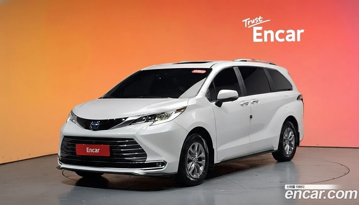 Toyota Sienna 2.5 Hybrid AWD 1