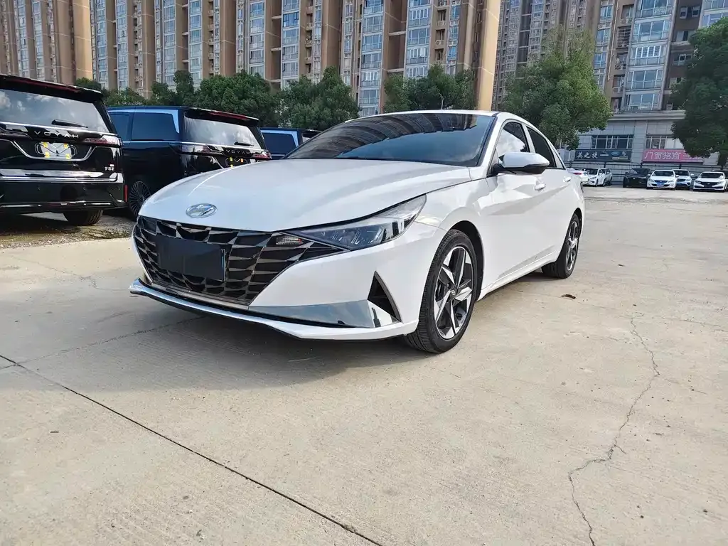 Hyundai Elantra 2023 из CN, фото 1