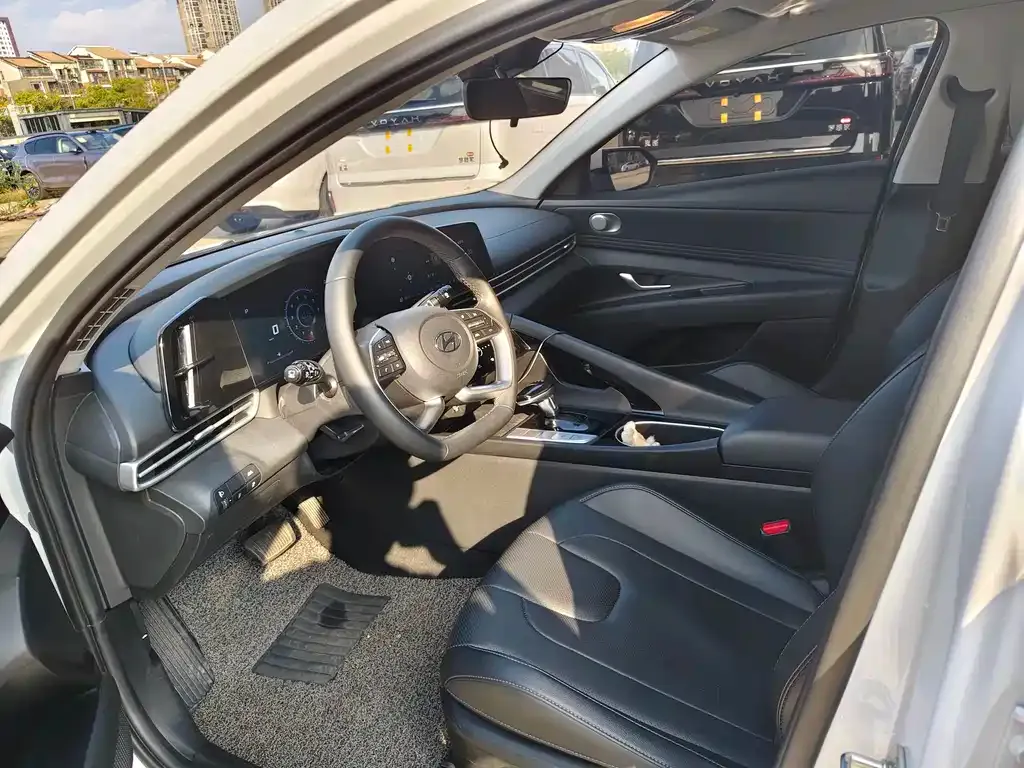 Hyundai Elantra 2023 из CN, фото 5