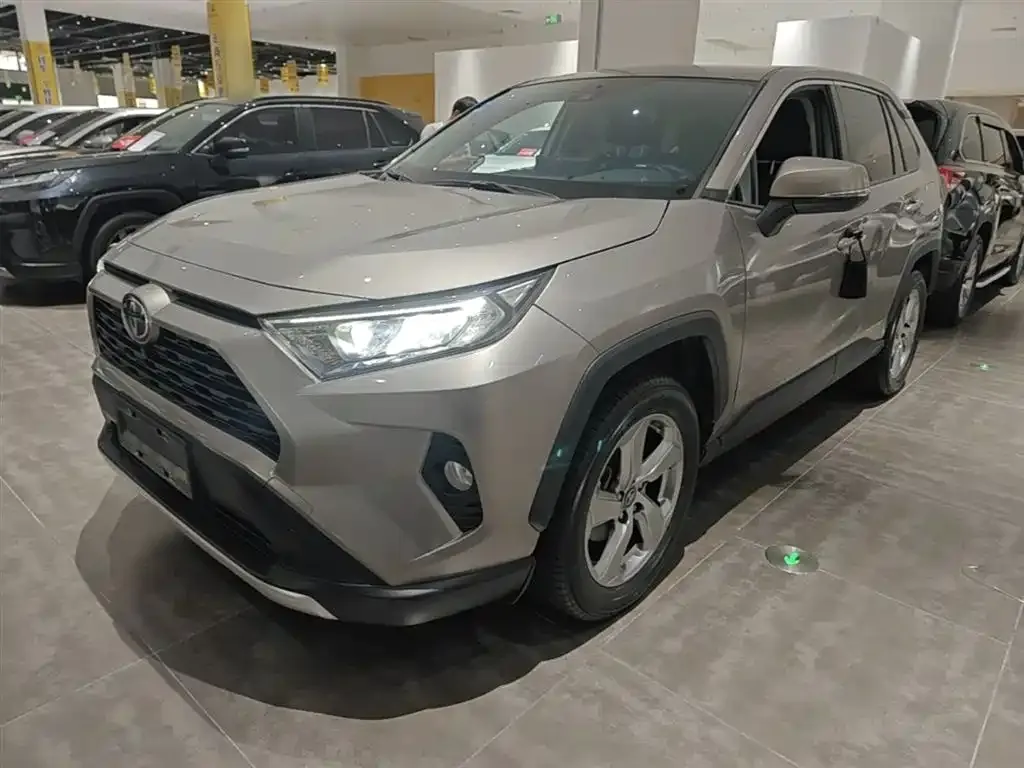 Toyota RAV4 2021 из CN, фото 1