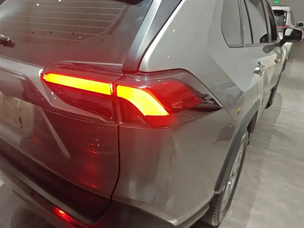 Toyota RAV4 2021 из CN, фото 2