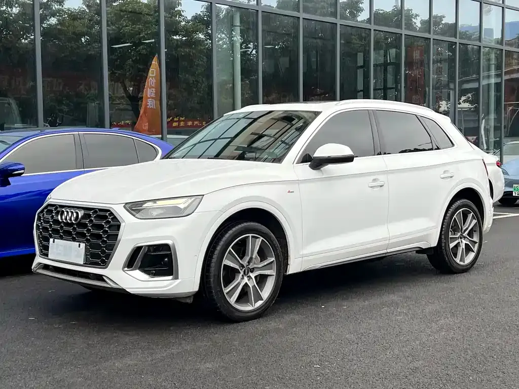 Audi Q5L — фото 1