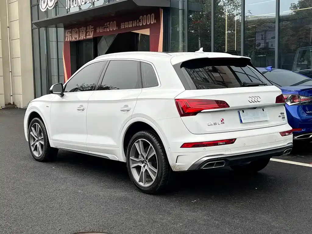 Audi Q5L — фото 6