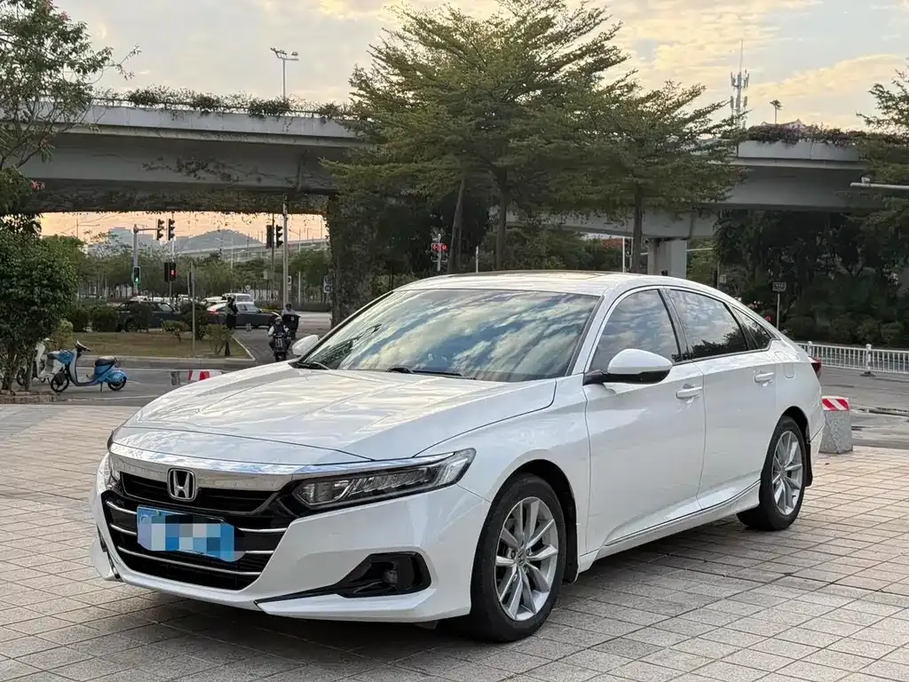 Honda Accord — фото 1