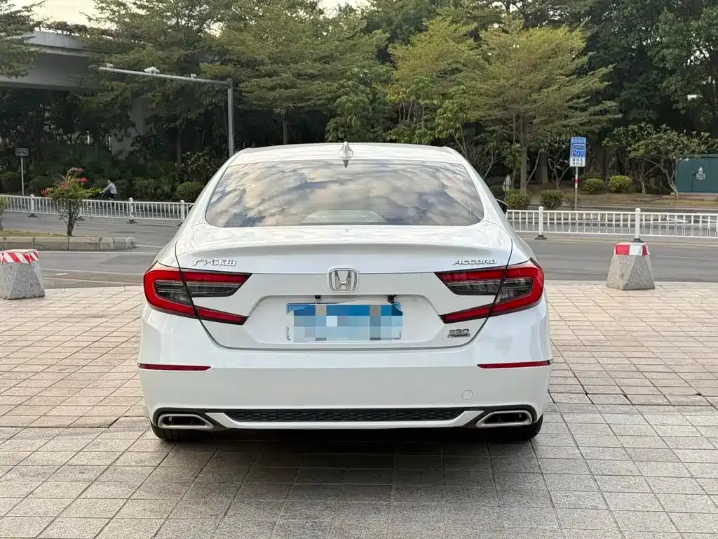 Honda Accord — фото 8