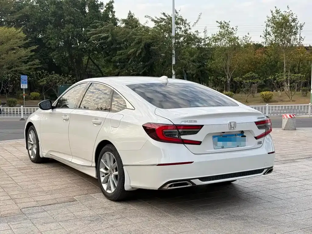 Honda Accord — фото 4