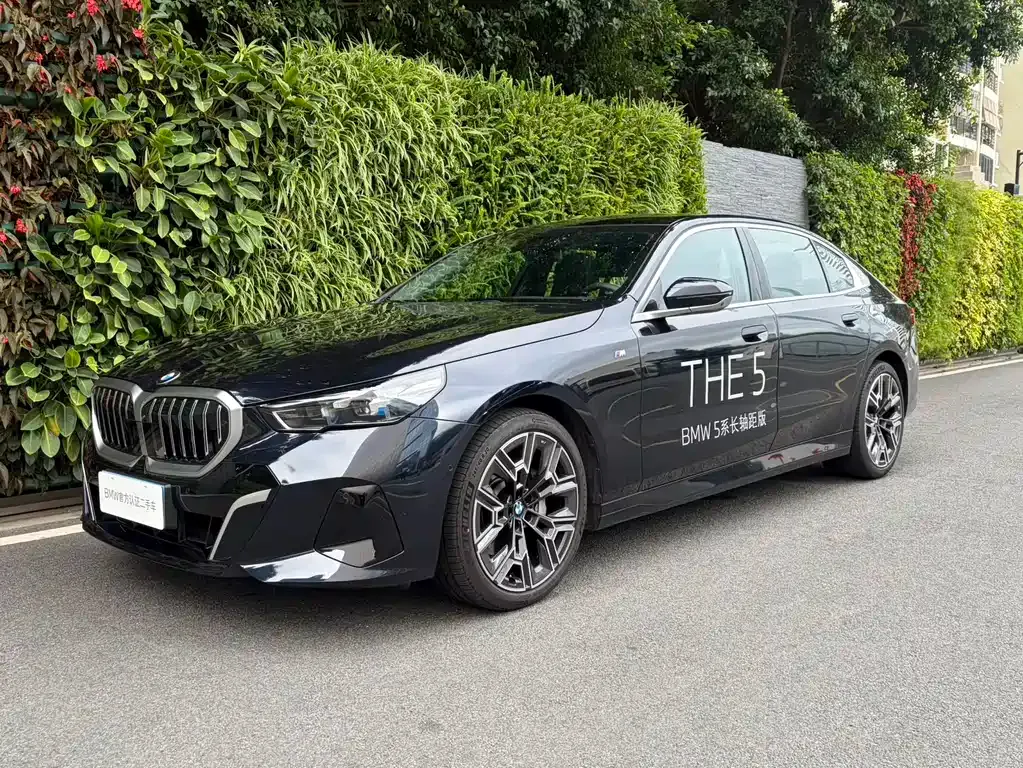 BMW 5 Series — фото 1