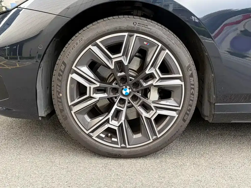 BMW 5 Series — фото 4