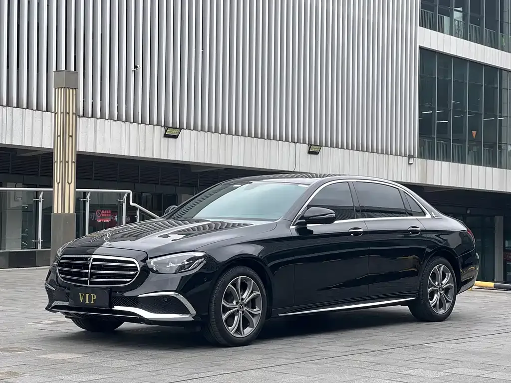 Mercedes-Benz E-Class — фото 1