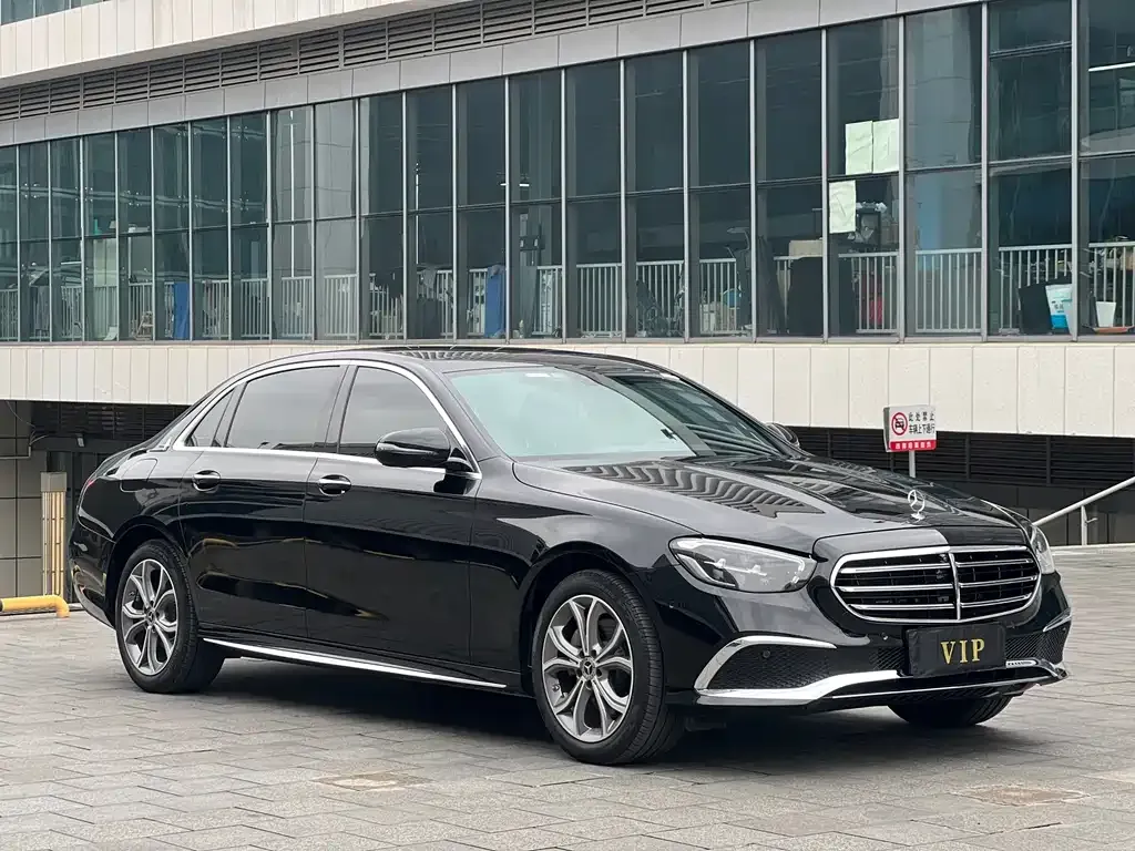 Mercedes-Benz E-Class — фото 7