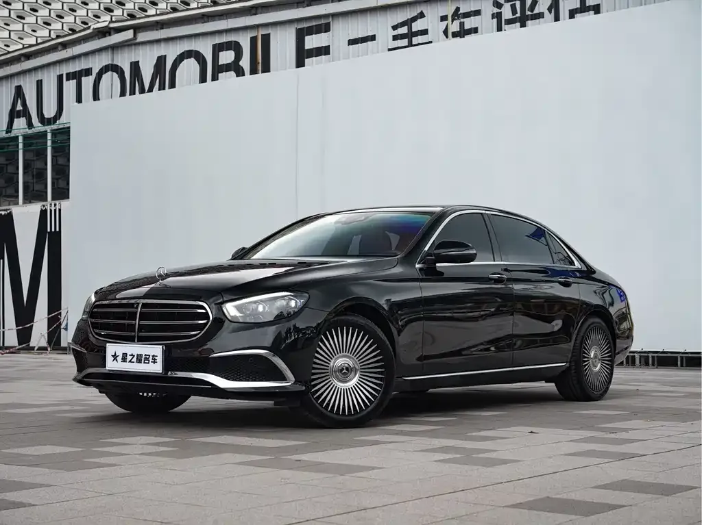 Mercedes-Benz E-Class — фото 1
