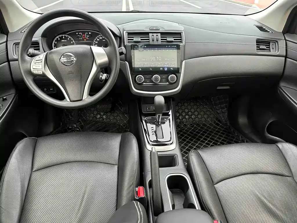Nissan Tiida 2023 из CN, фото 2
