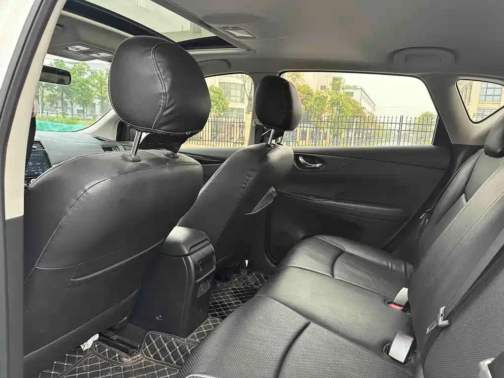 Nissan Tiida 2023 из CN, фото 4